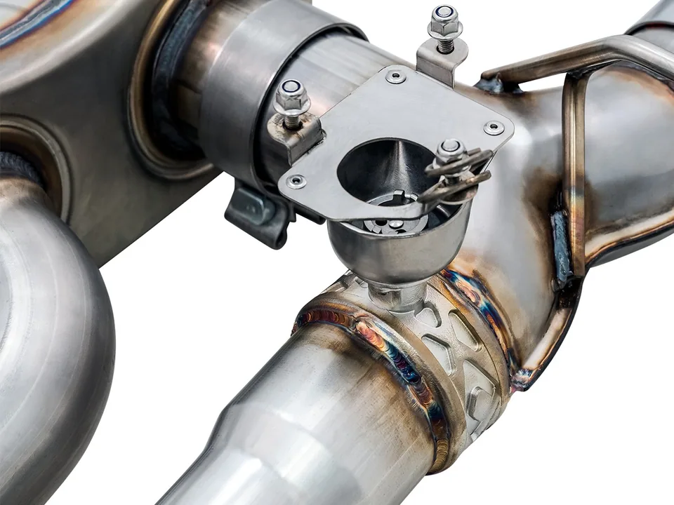 AWE Tuning 15-20 BMW F8X M3/M4 SwitchPath Catback Exhaust - Diamond Black Tips 3025-43074 3 of 6