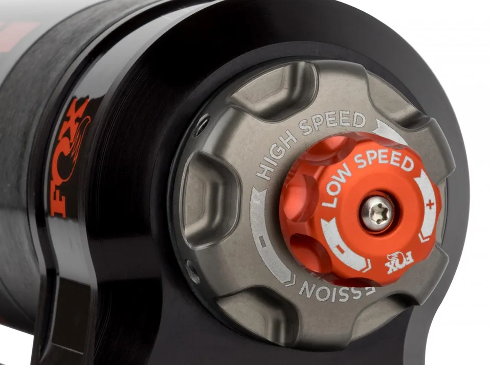 Fox 20-Up Jeep Gladiator 2.5 Performance Series Smooth Body Piggyback DSC Rear Shock 2-3in. Lift 883-26-074 2 of 4