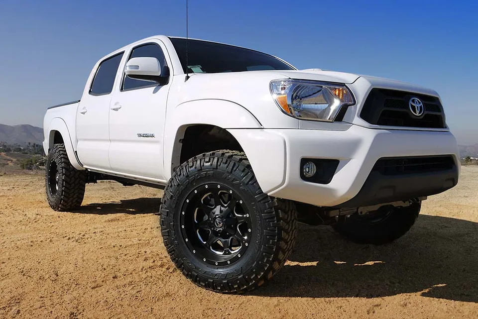 ICON 2005-2023 Toyota Tacoma, 2.5 VS Extended Travel, Remote Reservoir w/ CDEV Coilover Kit, 700 lbs/in Coils 58735E-700 5 of 6