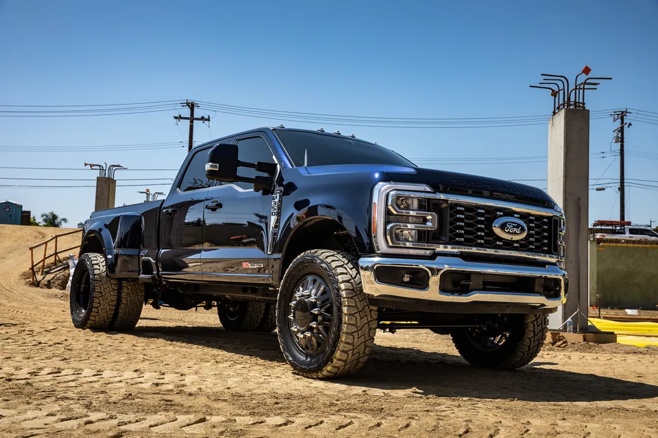 ICON 2023 Ford F-250/F-350 Super Duty 4WD, 2.5-3" Lift, Stage 2 Coilover Conversion System w/ Radius Arms K63162R 6 of 6