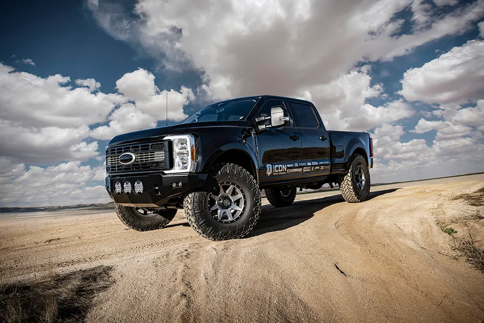 ICON 2023 Ford F-250/F-350 Super Duty 4WD Diesel, 4.5" Lift, Stage 4 Suspension System w/ Radius Arms K64544R 2 of 5