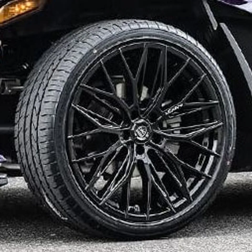 Lexani Aries Full Gloss Black 3 of 3