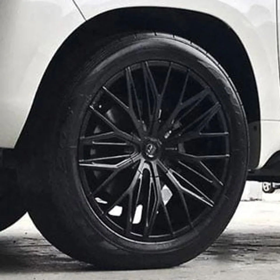 Lexani Aries Gloss Black w/ Cap 6x135 2 of 3