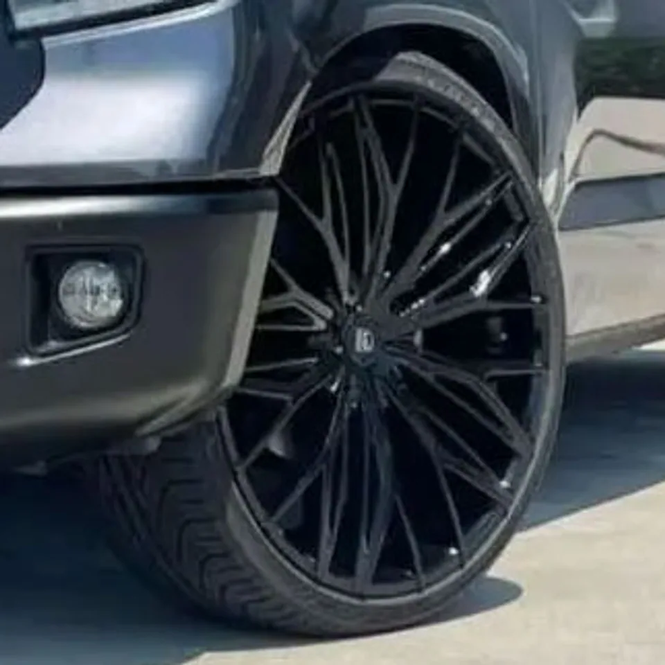 Lexani Aries Gloss Black w/ Cap 6x135 3 of 3
