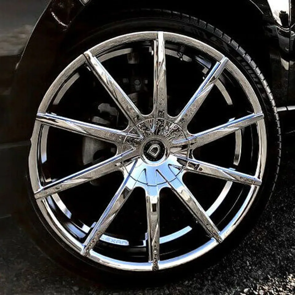 Lexani CSS-15 All Chrome w/ Covered Cap 2 of 2
