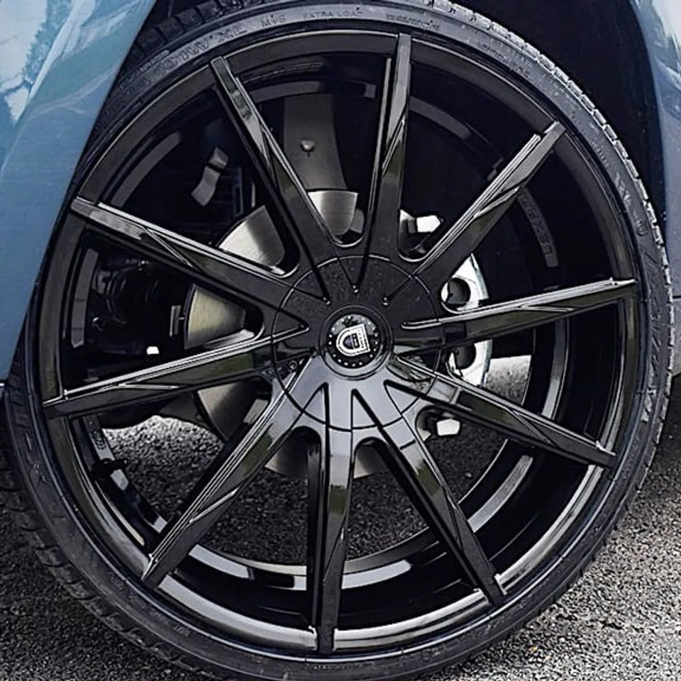 Lexani CSS-15 Full Gloss Black w/ Covered Cap 3 of 3