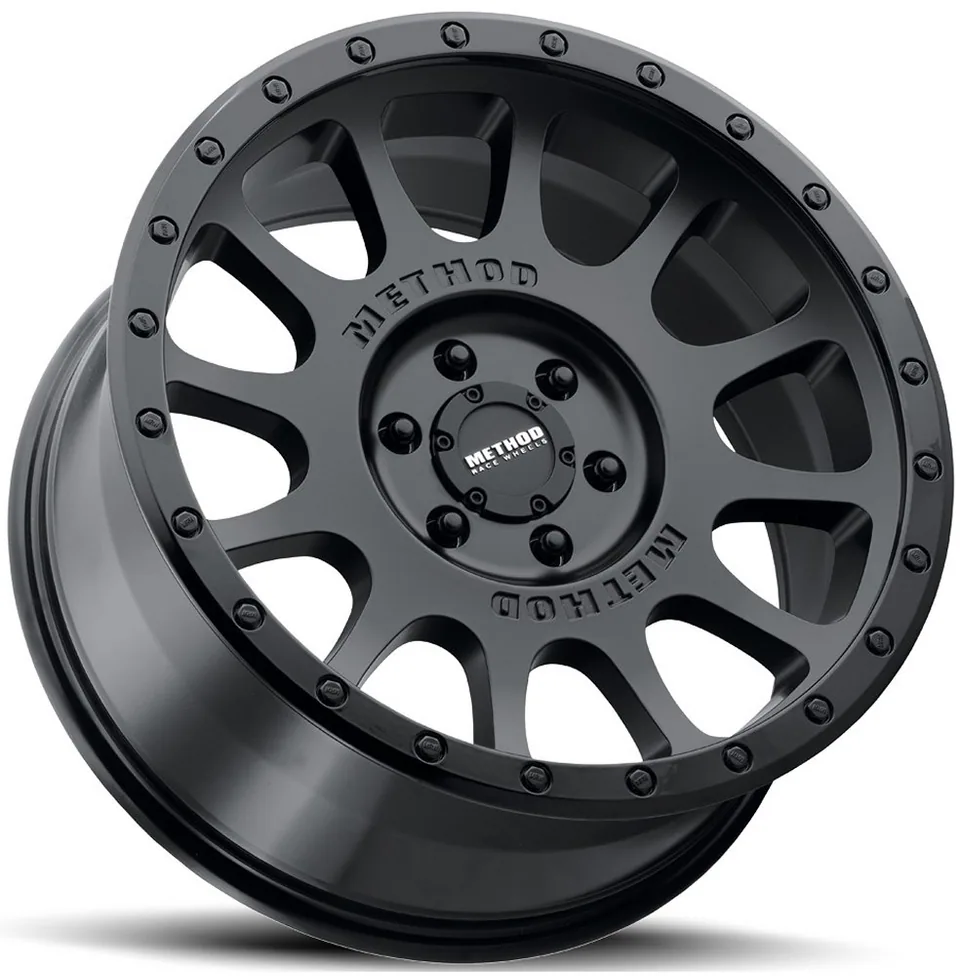 Method Race MR305 NV Matte Black w/ Gloss Black Lip 3 of 3