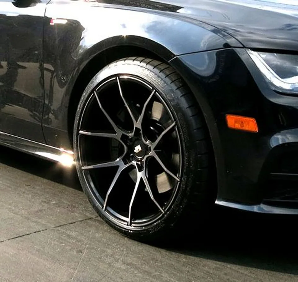 Savini Black Di Forza BM14 Gloss Black w/ Double Dark Tint Face 3 of 3